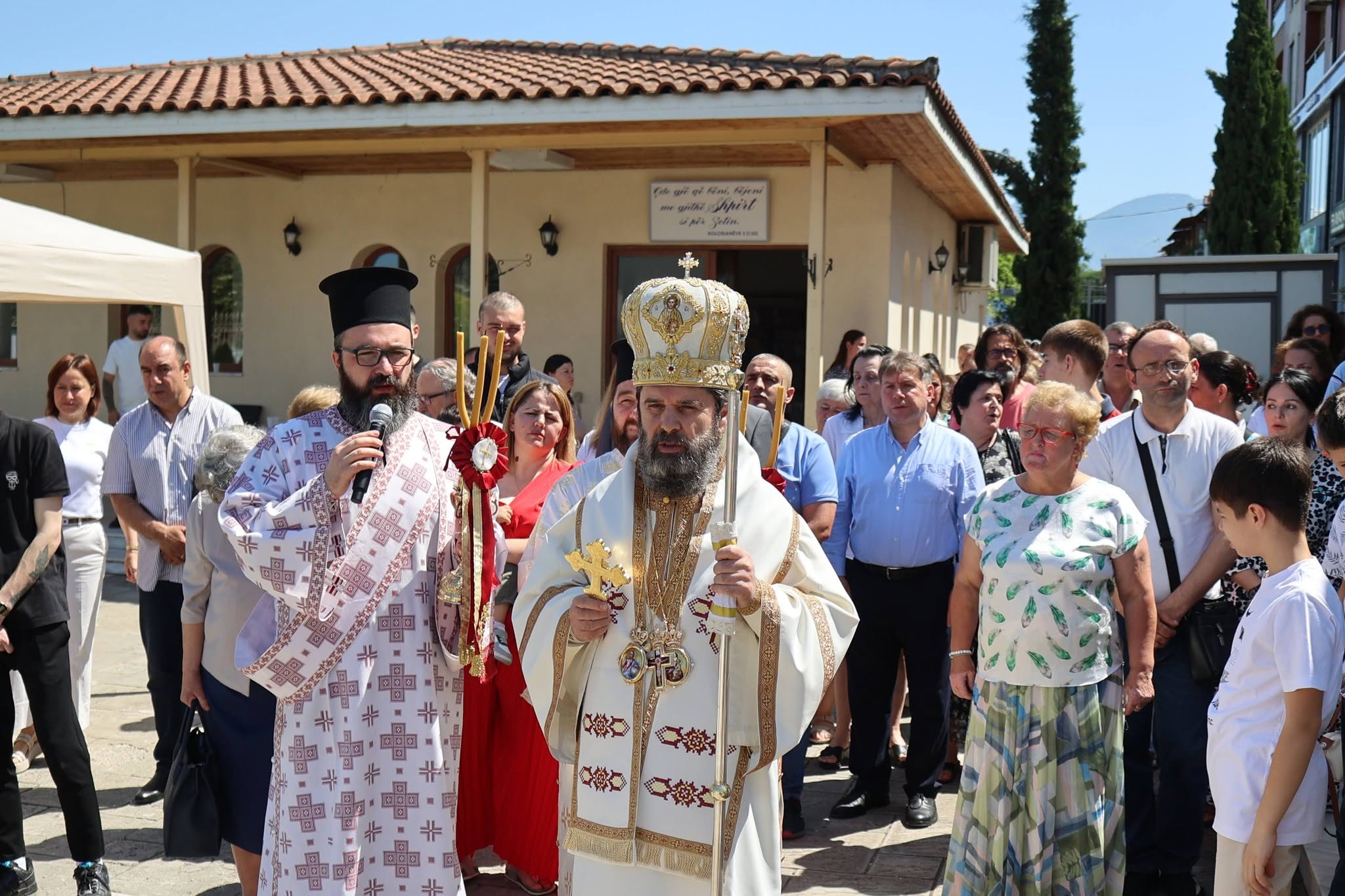 Ο Αρχιεπίσκοπος Ιωάννης λειτούργησε στο Κομπινάτ Τιράνων - μια φωτογραφία 8