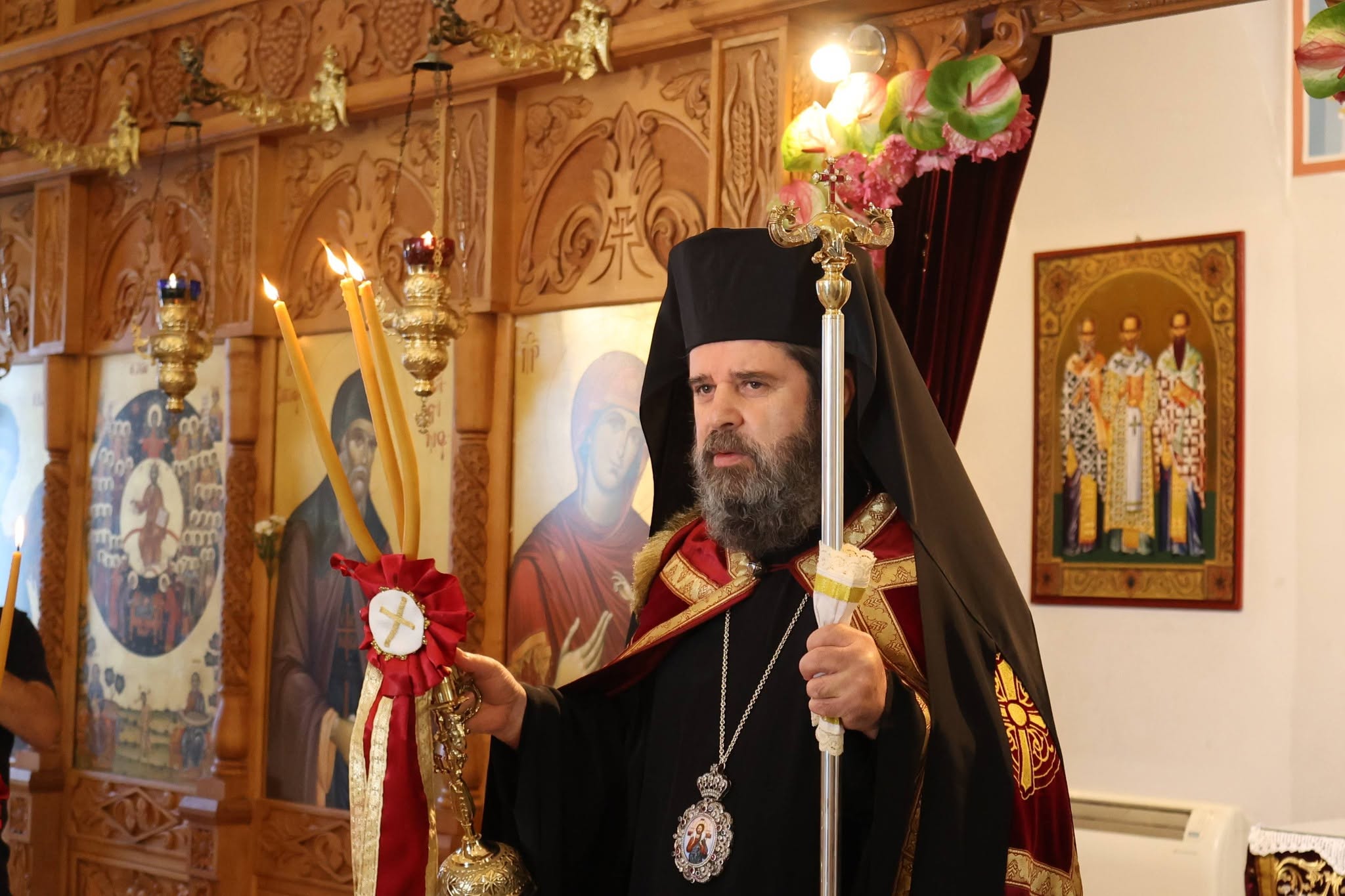 Ο Αρχιεπίσκοπος Ιωάννης λειτούργησε στο Κομπινάτ Τιράνων - μια φωτογραφία 10