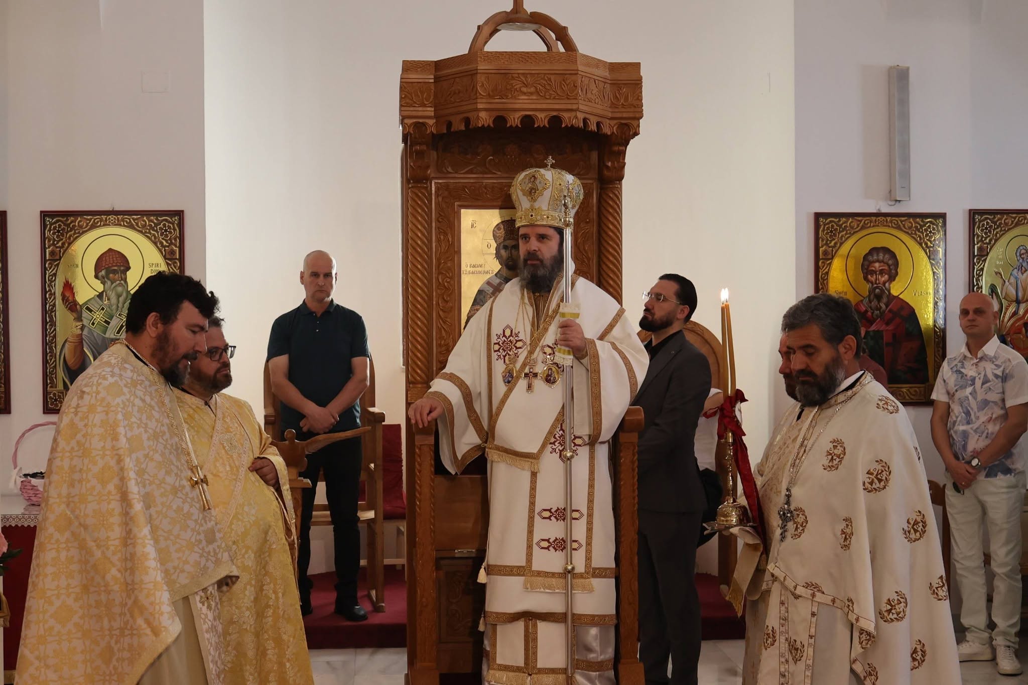 Ο Αρχιεπίσκοπος Ιωάννης λειτούργησε στο Κομπινάτ Τιράνων - μια φωτογραφία 15