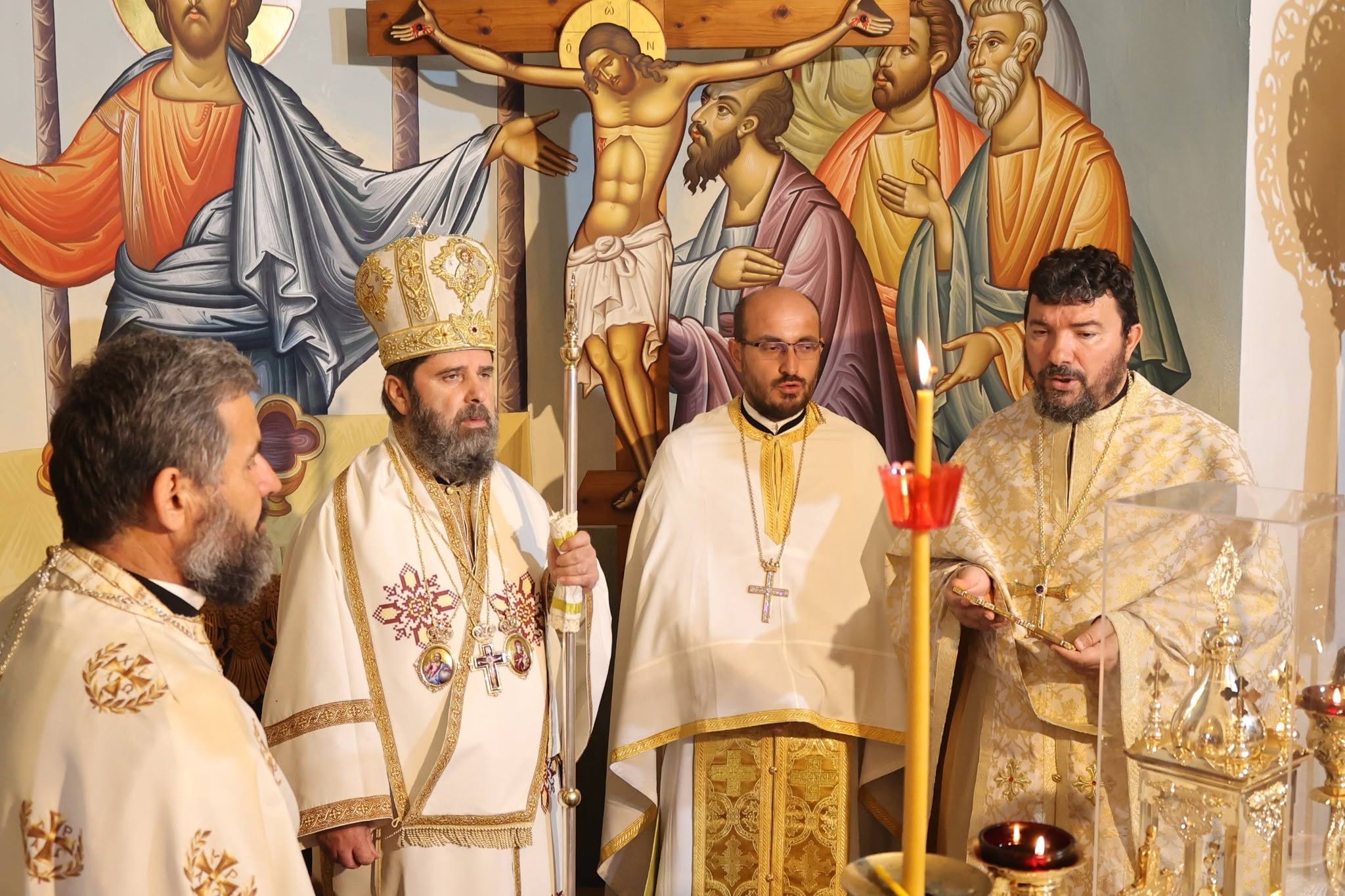 Ο Αρχιεπίσκοπος Ιωάννης λειτούργησε στο Κομπινάτ Τιράνων - μια φωτογραφία 16