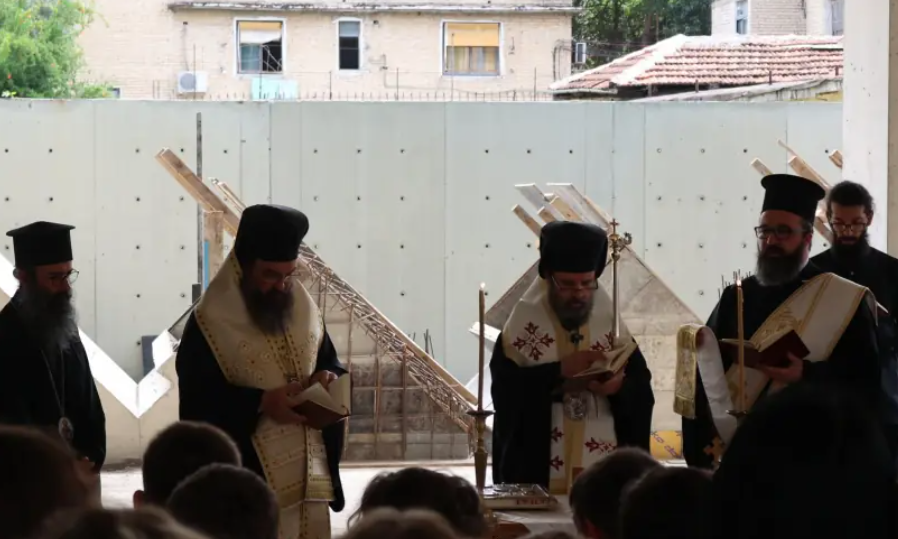 Ο Αλβανίας Ιωάννης συνεχίζει το έργο του μακαριστού Αρχιεπισκόπου Αναστασίου - μια φωτογραφία 2
