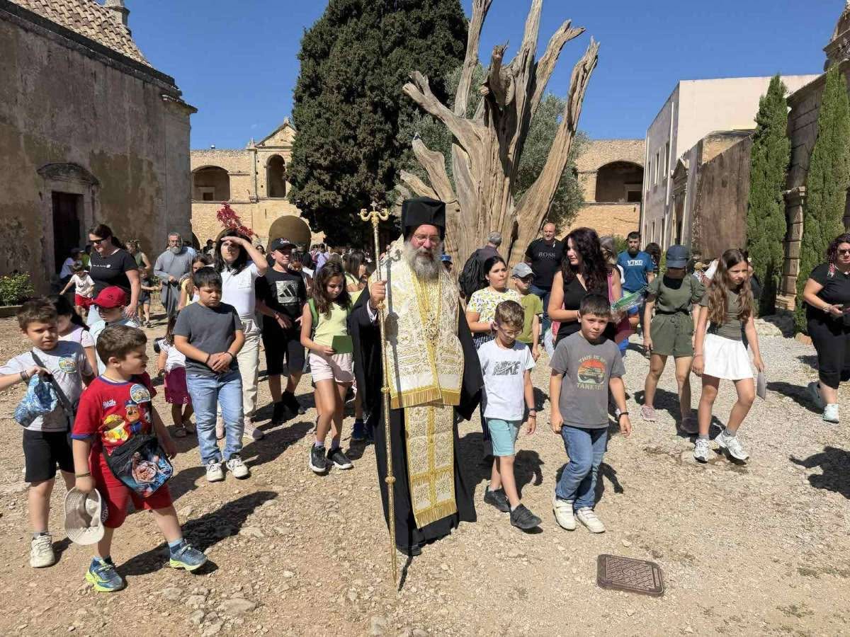 Δενδροφύτευση από παιδιά κατηχητικών στη Μονή Αρκαδίου στο Ρέθυμνο - μια φωτογραφία 18