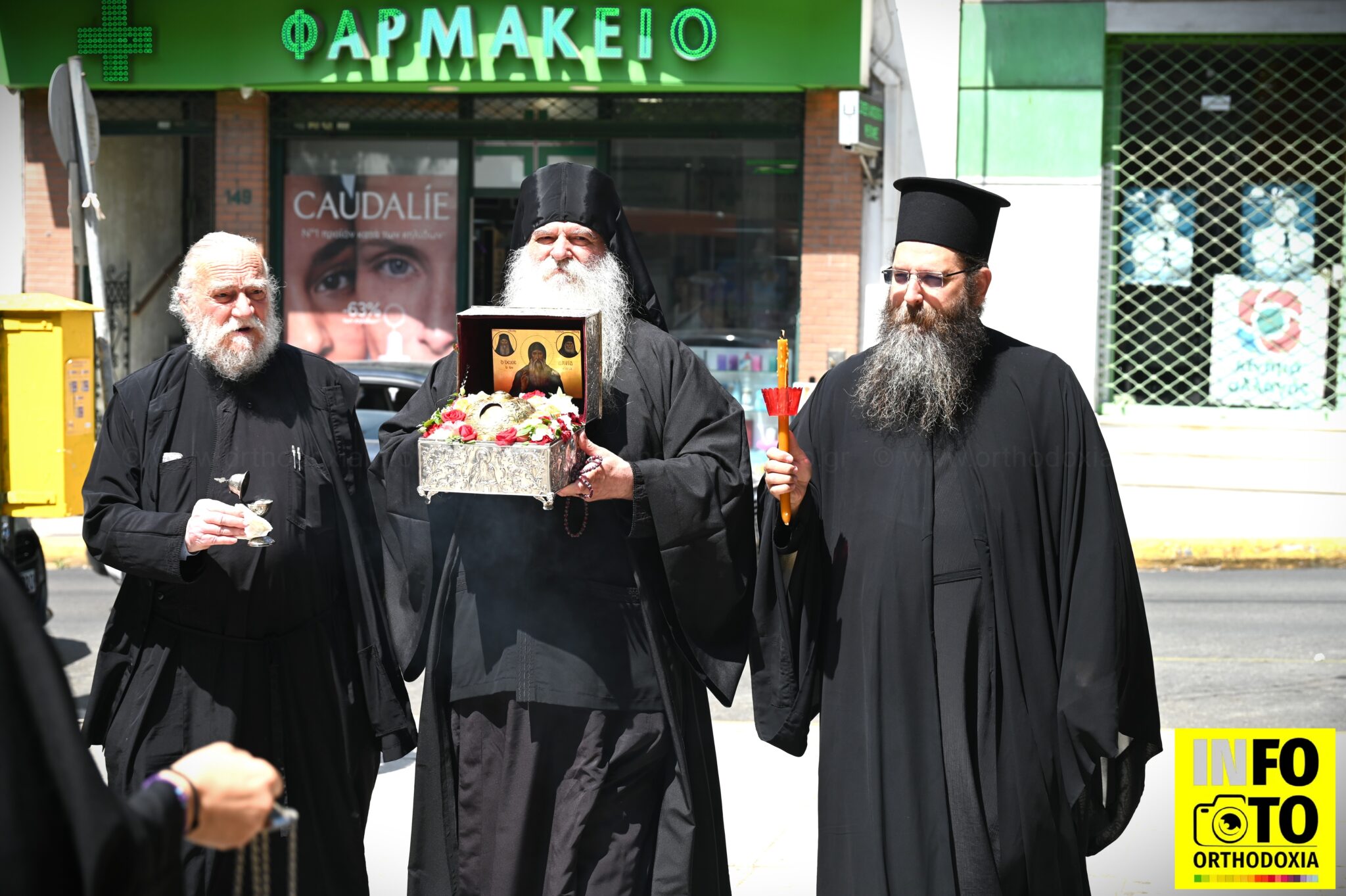 Ενορία του Αγ. Δημητρίου Πειραιά υποδέχθηκε τη Τιμία Κάρα του Οσίου Δαυίδ - μια φωτογραφία 1