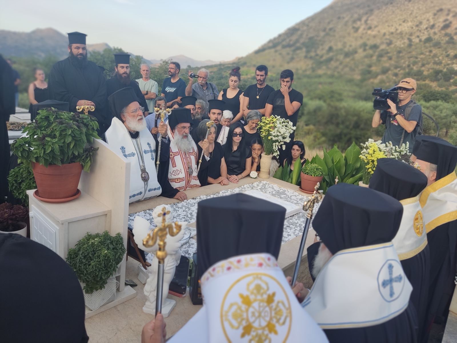 Συνοδικό Τρισάγιο στην Κρήτη με μήνυμα κατά της βίας από τον Αρχιείσκοπο - μια φωτογραφία 1