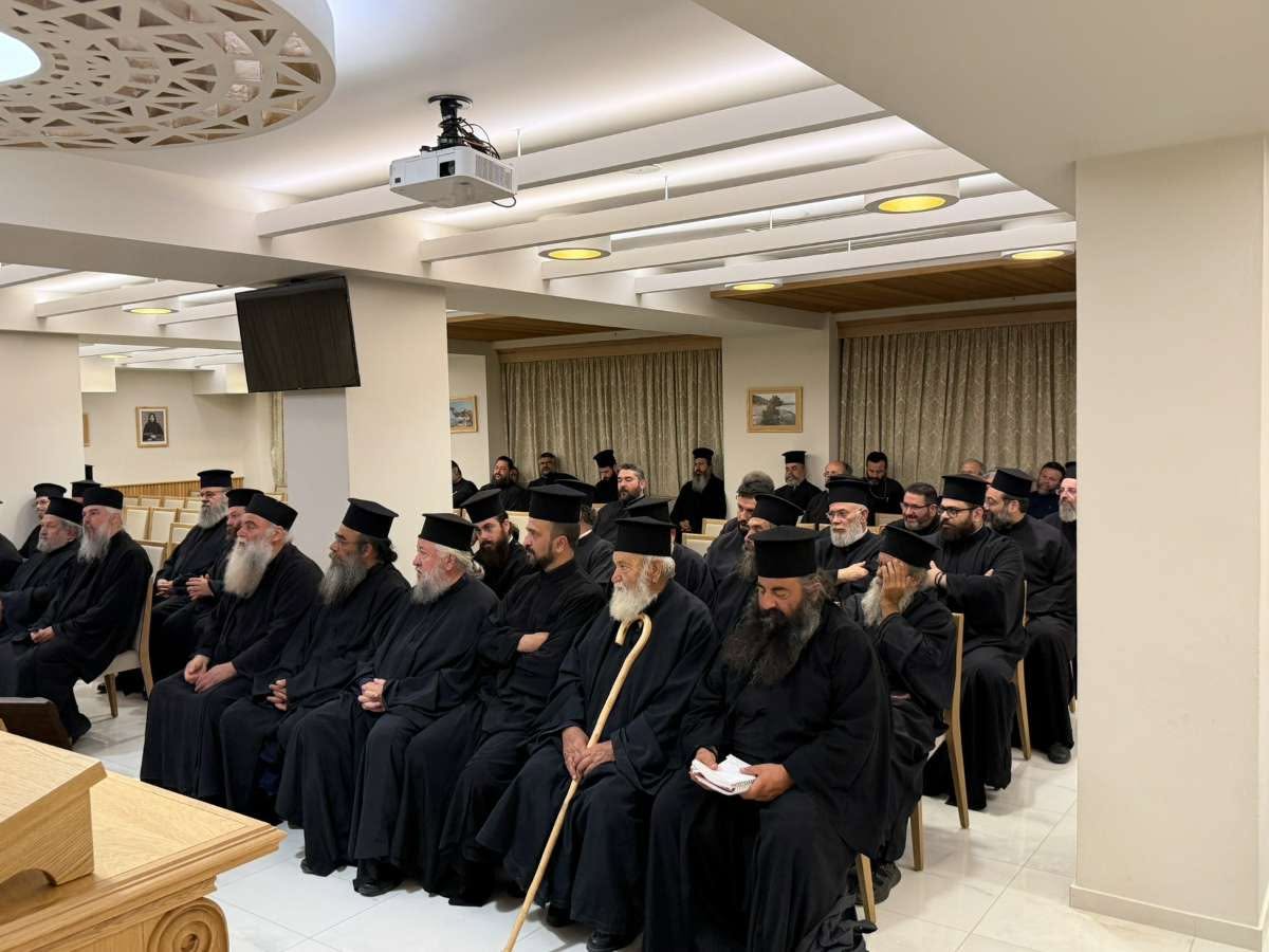 Γενική Ιερατική Σύναξη κληρικών στη Μητρόπολη Ρεθύμνης - μια φωτογραφία 4