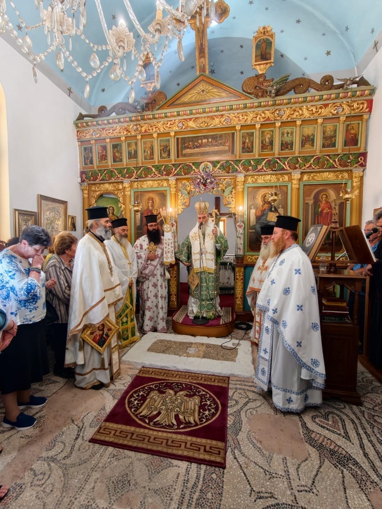 Θεία Λειτουργία στη Σούγια με τίμιο λείψανο του Αγίου Λουκά Κριμαίας - μια φωτογραφία 1
