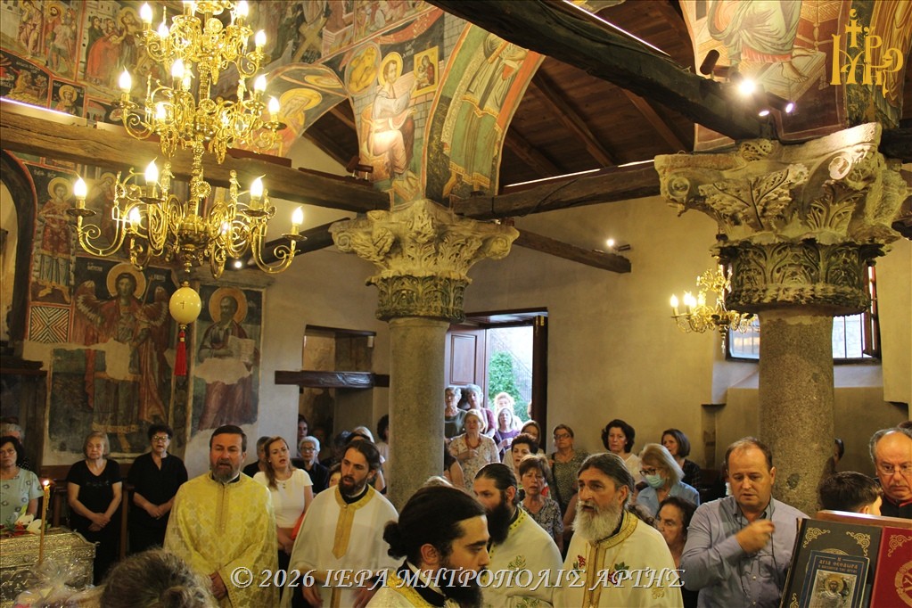Μέγας Εσπερινός της Αγίας Θεοδώρας στον ομώνυμο ναό της Άρτας - μια φωτογραφία 6
