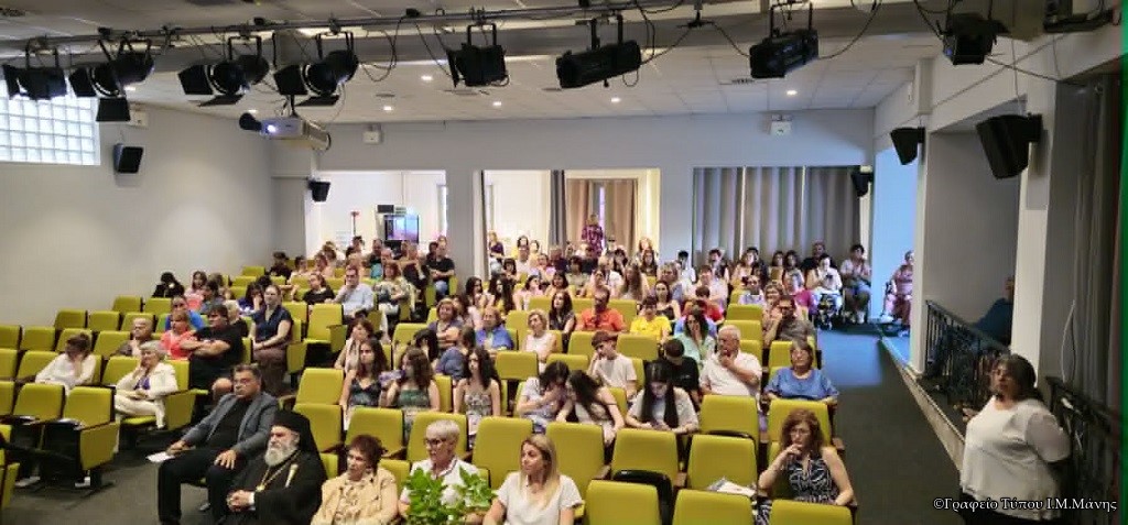 Ο Μητροπολίτης Μάνης στην αποφοίτηση του Λυκείου Γυθείου - μια φωτογραφία 1