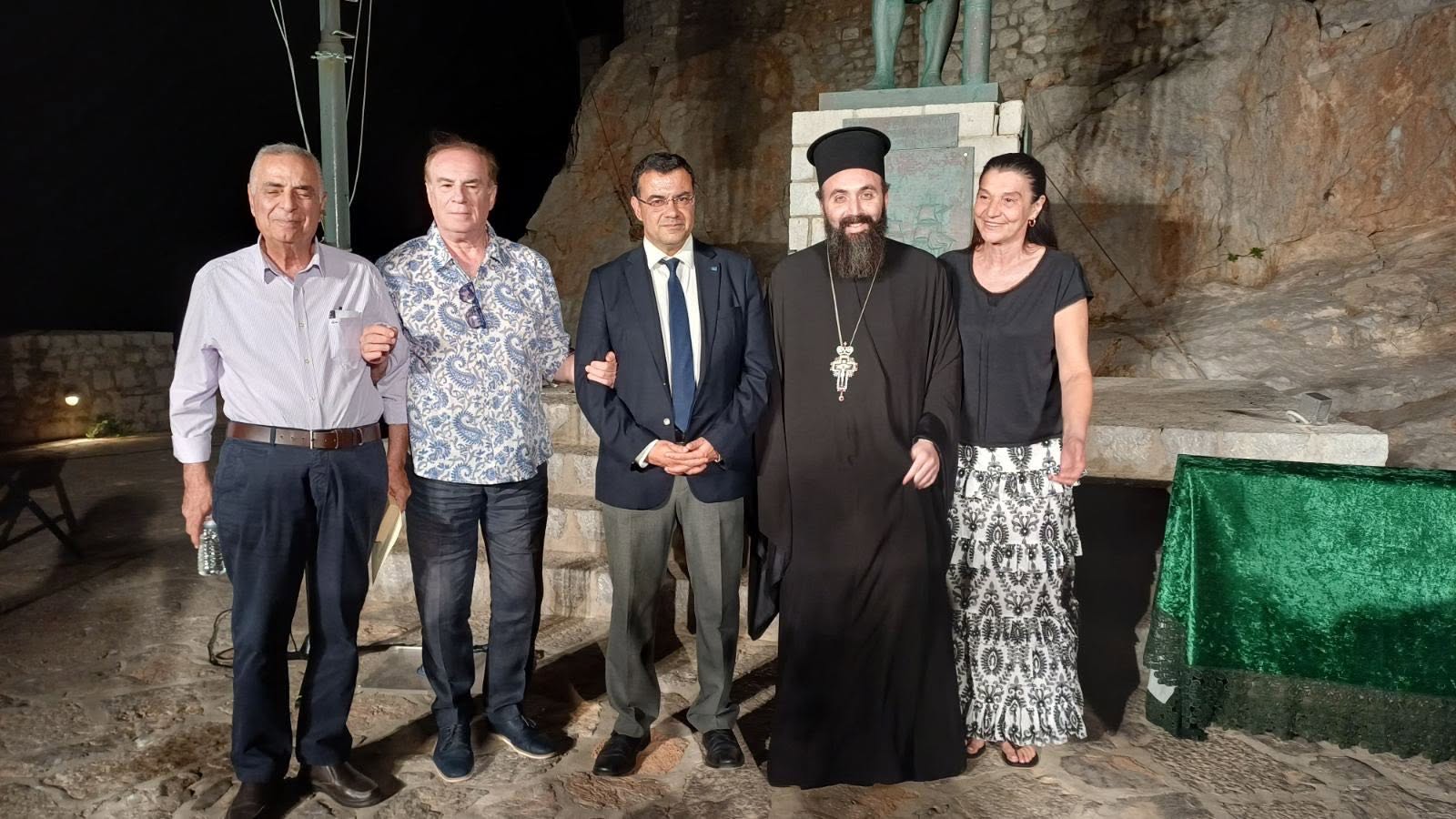 Τρισάγιο στην Ύδρα για τον Αντώνιο Λιγνό στο πλαίσιο των Μιαούλεια 2026 - μια φωτογραφία 8