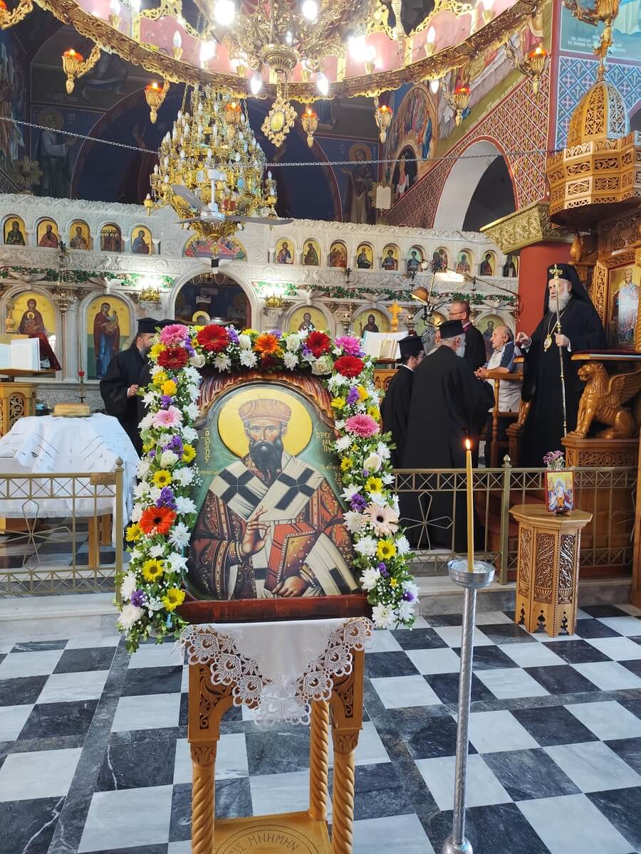 Εσπερινός για τη μετακομιδή του λειψάνου του Αγίου Αρσενίου Ελασσώνος - μια φωτογραφία 2