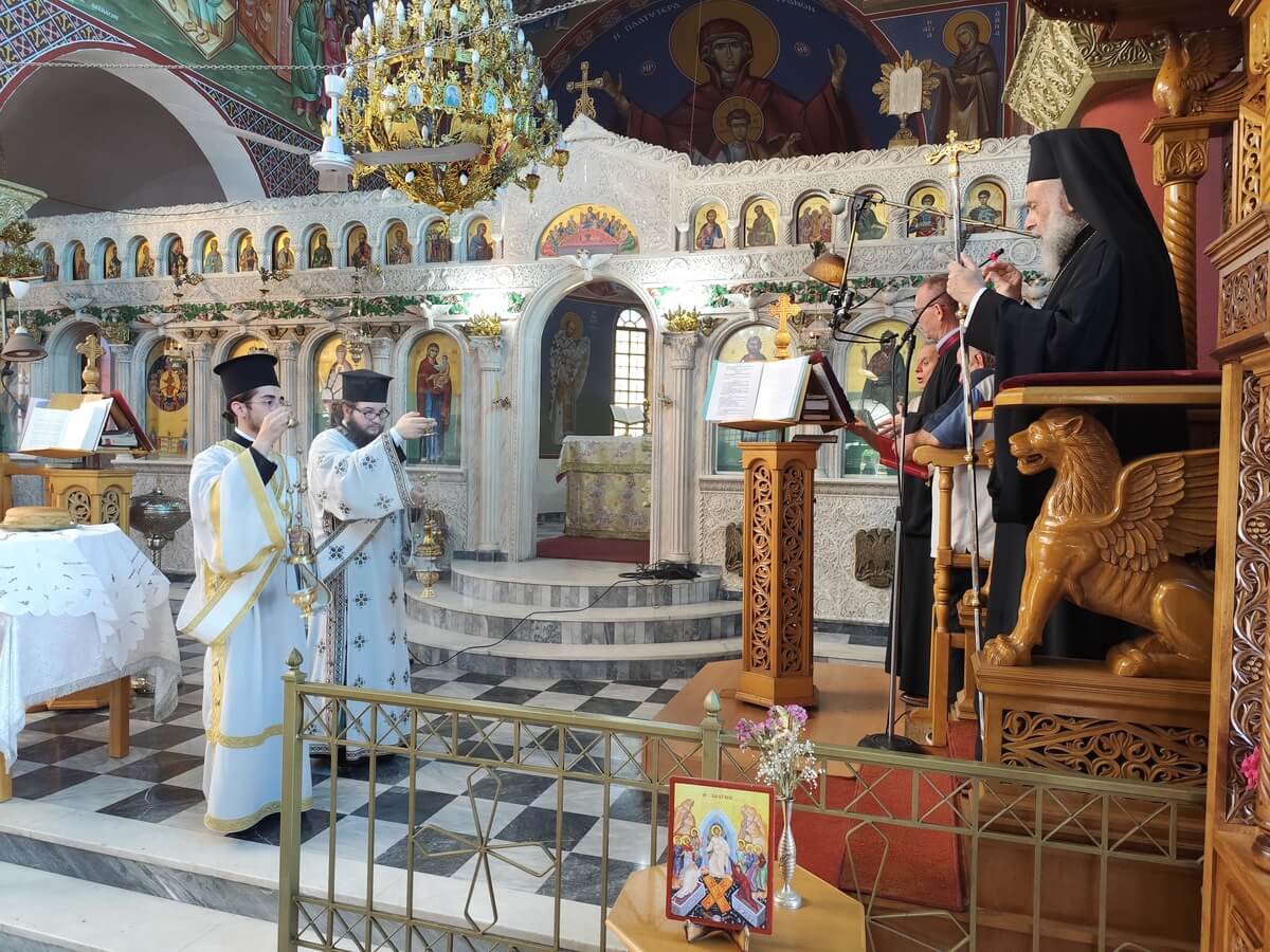 Εσπερινός για τη μετακομιδή του λειψάνου του Αγίου Αρσενίου Ελασσώνος - μια φωτογραφία 6