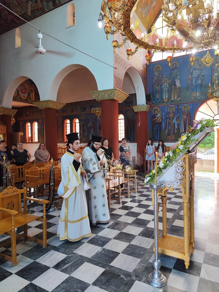 Εσπερινός για τη μετακομιδή του λειψάνου του Αγίου Αρσενίου Ελασσώνος - μια φωτογραφία 8