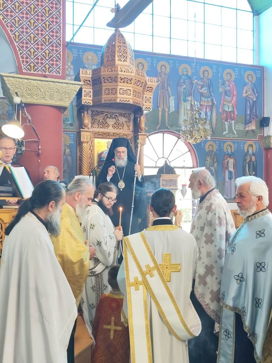 Εσπερινός για τη μετακομιδή του λειψάνου του Αγίου Αρσενίου Ελασσώνος - μια φωτογραφία 9