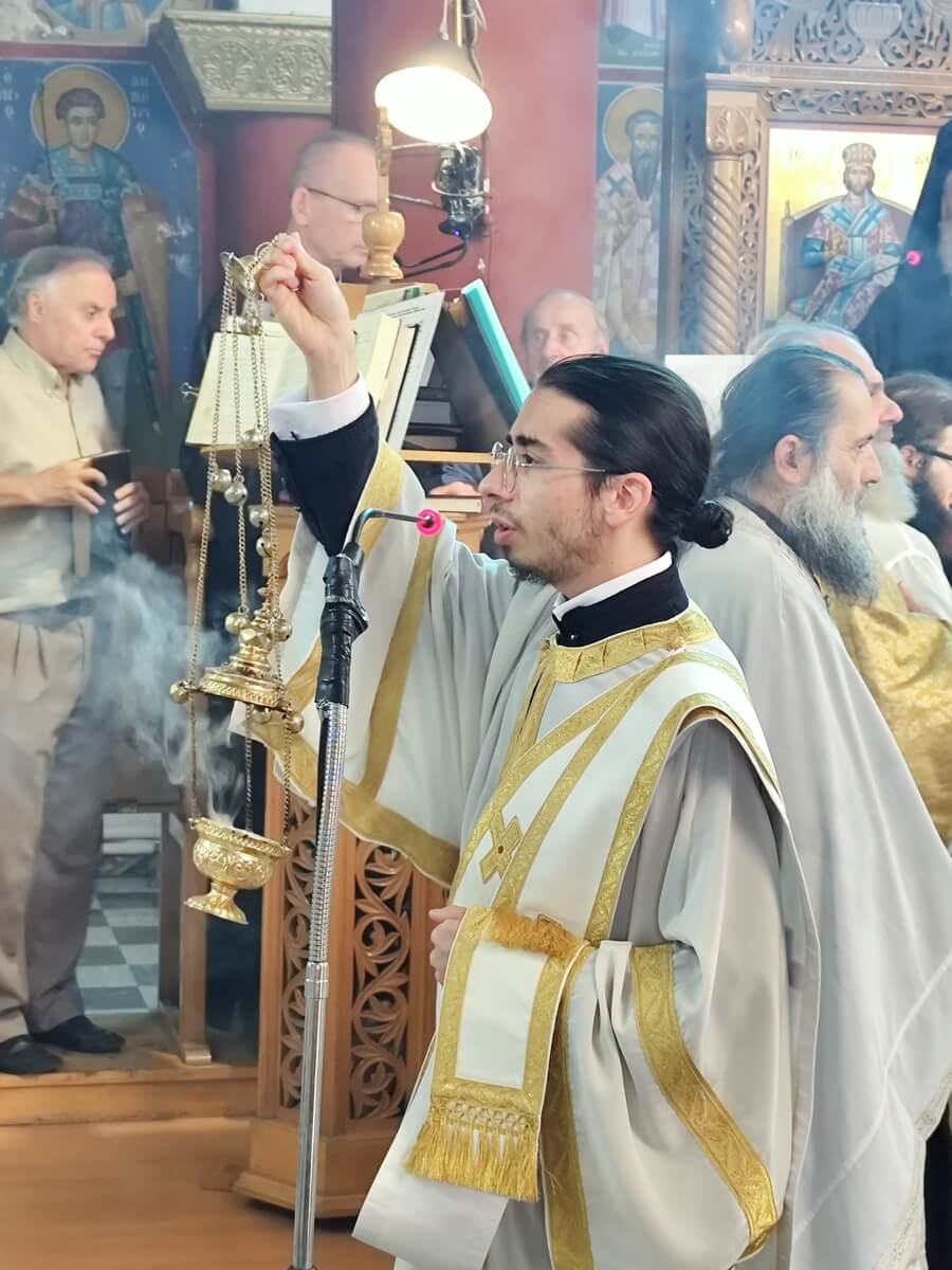 Εσπερινός για τη μετακομιδή του λειψάνου του Αγίου Αρσενίου Ελασσώνος - μια φωτογραφία 10