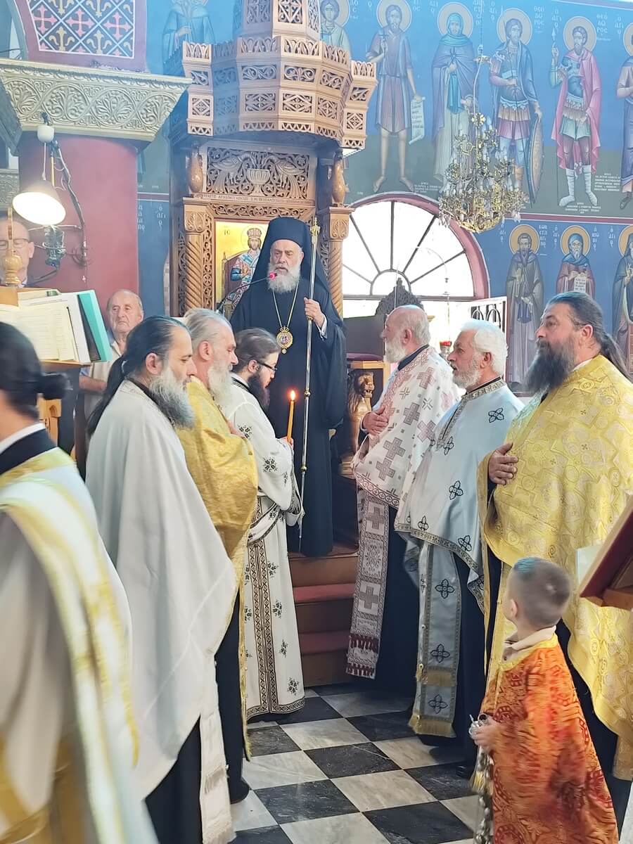 Εσπερινός για τη μετακομιδή του λειψάνου του Αγίου Αρσενίου Ελασσώνος - μια φωτογραφία 11