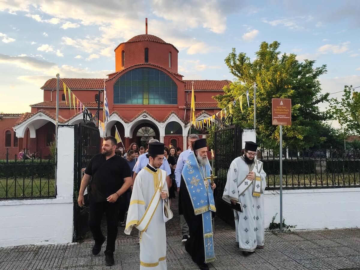 Εσπερινός για τη μετακομιδή του λειψάνου του Αγίου Αρσενίου Ελασσώνος - μια φωτογραφία 15