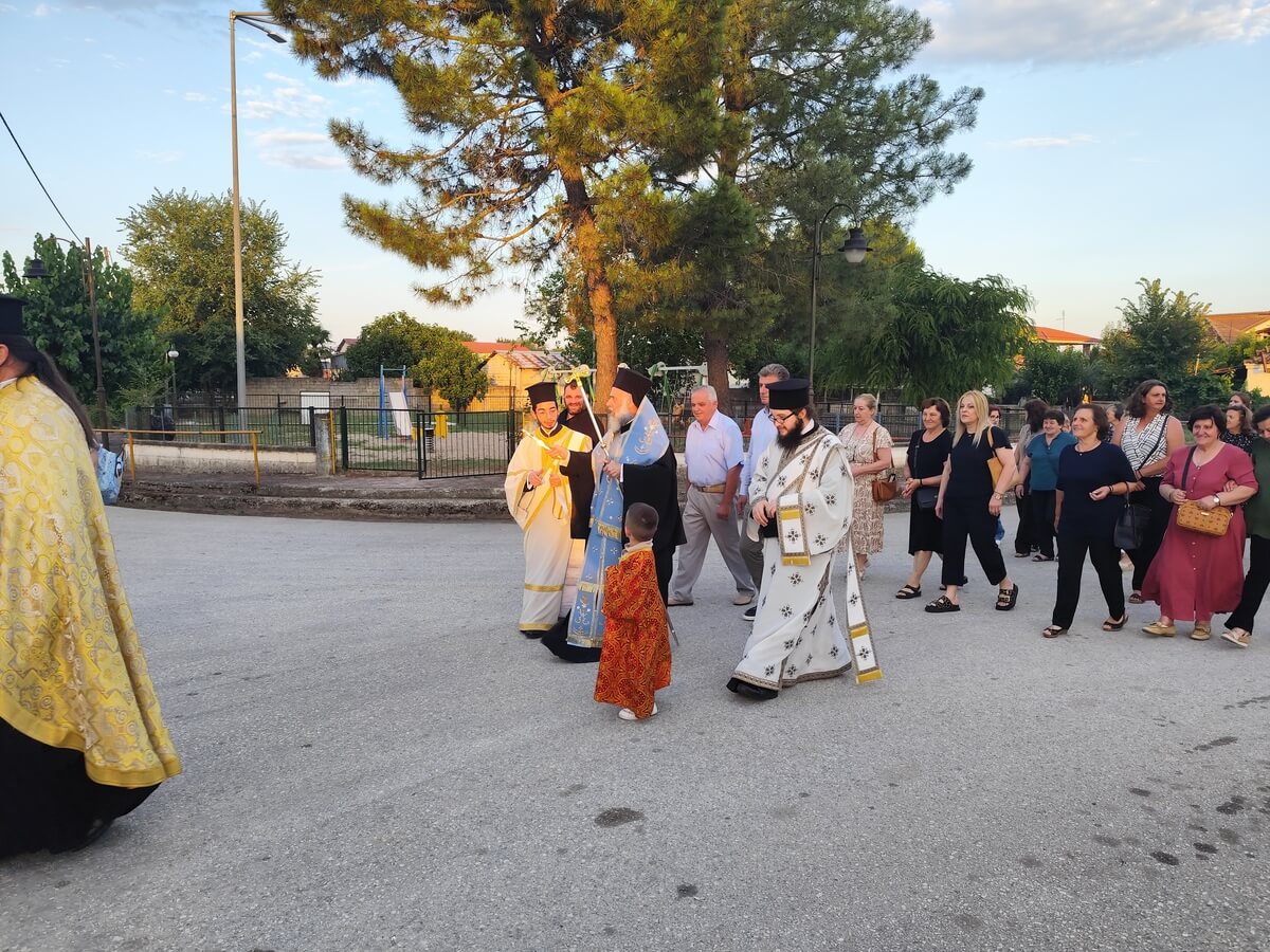 Εσπερινός για τη μετακομιδή του λειψάνου του Αγίου Αρσενίου Ελασσώνος - μια φωτογραφία 17