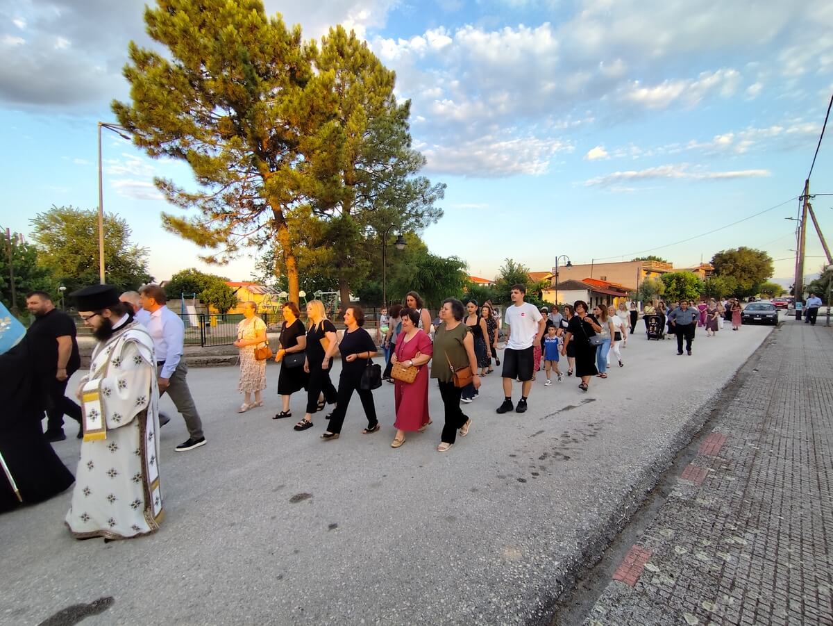 Εσπερινός για τη μετακομιδή του λειψάνου του Αγίου Αρσενίου Ελασσώνος - μια φωτογραφία 18