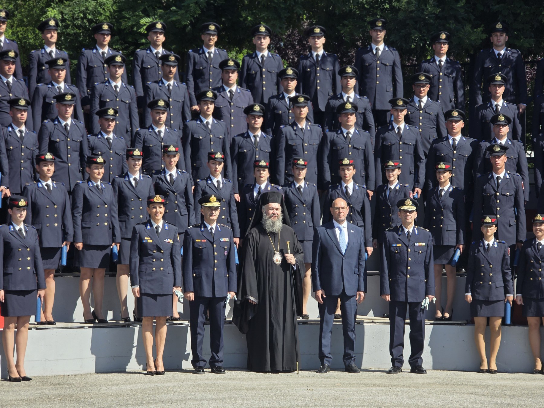 Ο Μητρ. Φλωρίνης ανέγνωσε τον όρκο 160 νέων πυροσβεστών στην Πτολεμαΐδα - μια φωτογραφία 1