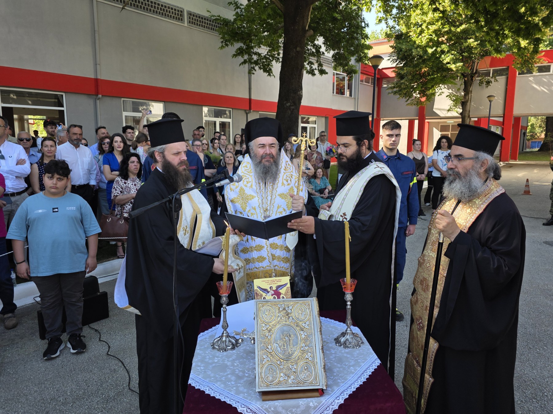 Ο Μητρ. Φλωρίνης ανέγνωσε τον όρκο 160 νέων πυροσβεστών στην Πτολεμαΐδα - μια φωτογραφία 4