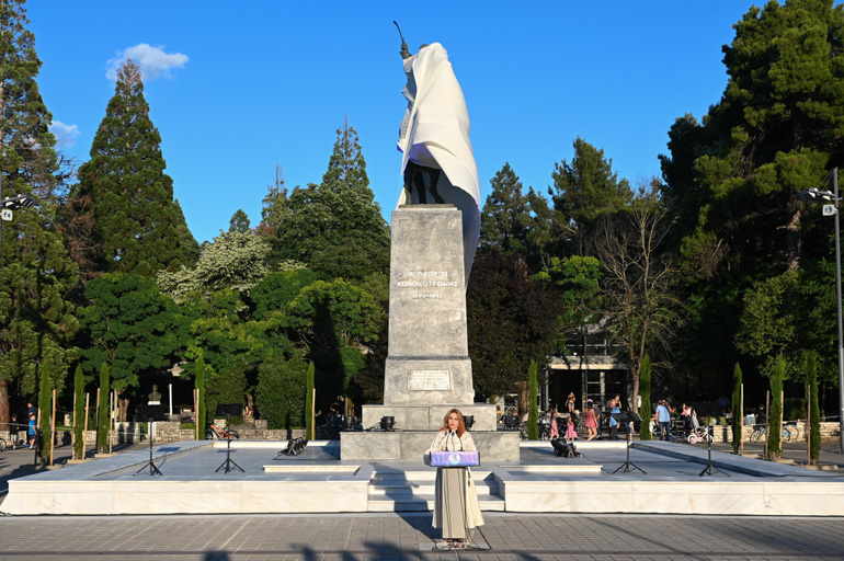 Αποκαλυπτήρια του ανακαινισμένου ανδριάντα του Θ. Κολοκοτρώνη στην Τρίπολη - μια φωτογραφία 1