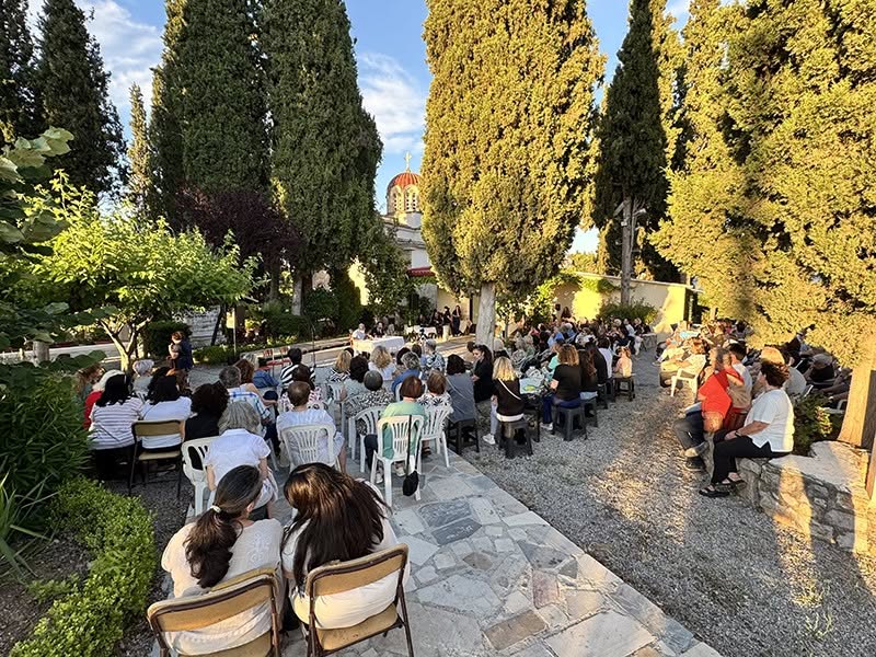 Εκδήλωση με τον Πέτρο Ξεκούκη στον Ευαγγελιστή Λουκά Θήβας - μια φωτογραφία 1