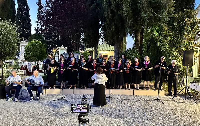 Εκδήλωση με τον Πέτρο Ξεκούκη στον Ευαγγελιστή Λουκά Θήβας - μια φωτογραφία 5