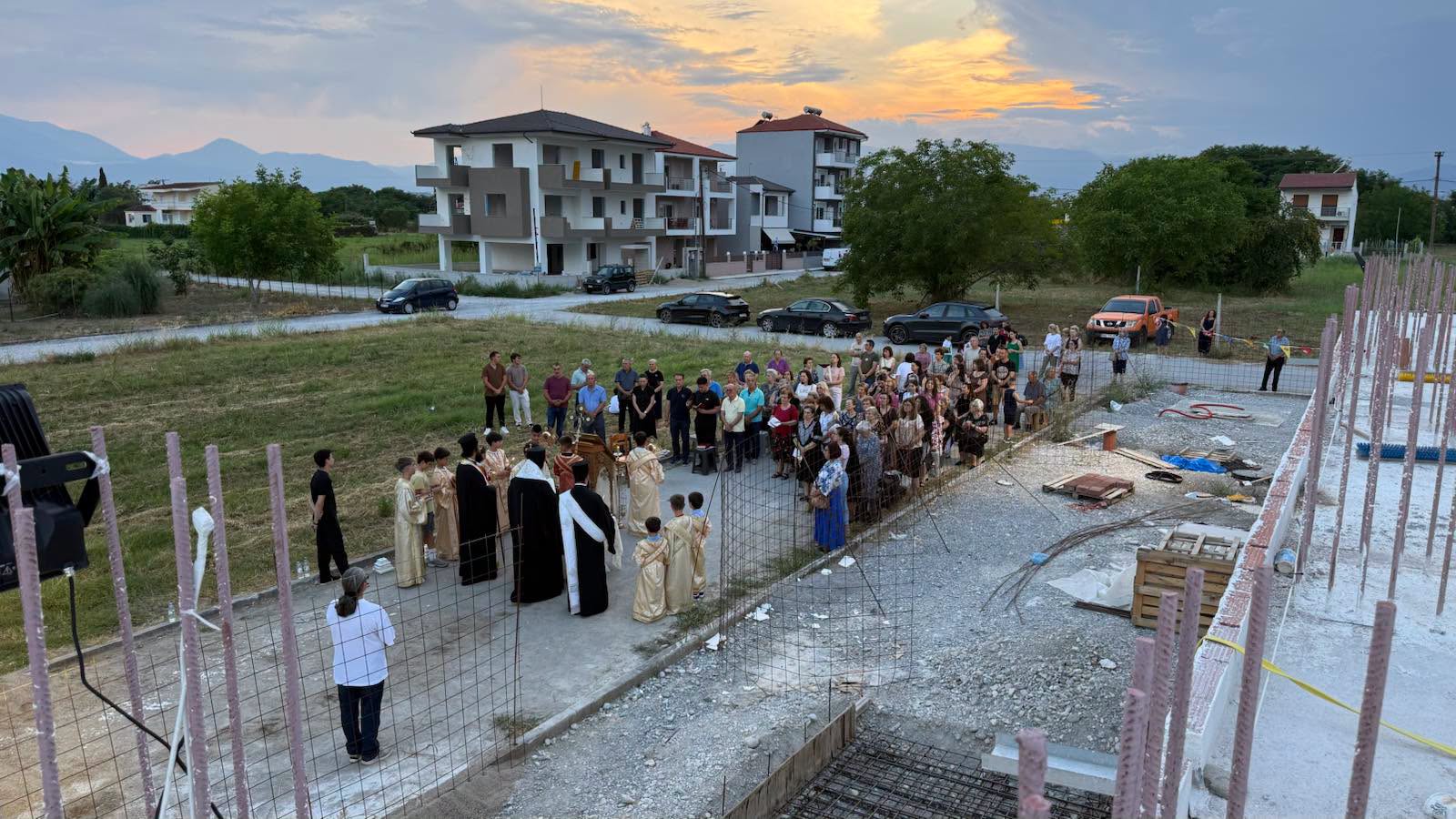 Θεμελιώθηκε το κωδωνοστάσιο του Αγίου Μελετίου στην Κατερίνη - μια φωτογραφία 1