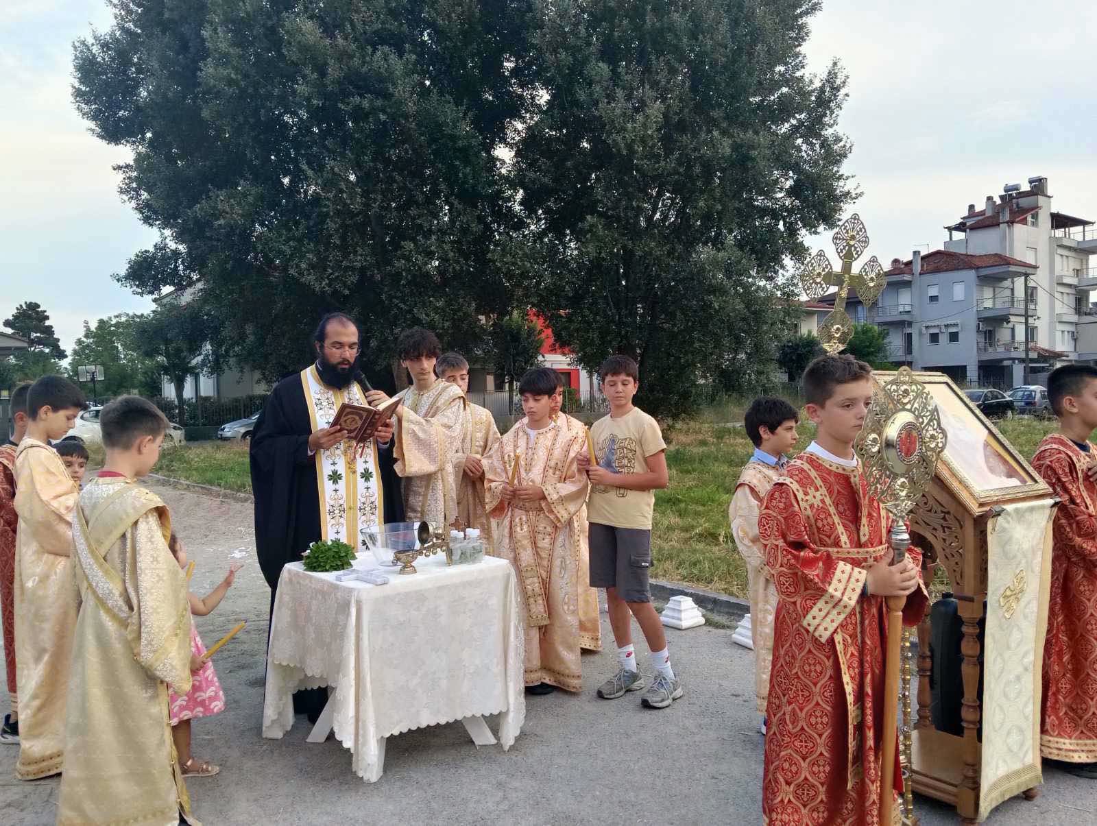 Θεμελιώθηκε το κωδωνοστάσιο του Αγίου Μελετίου στην Κατερίνη - μια φωτογραφία 2