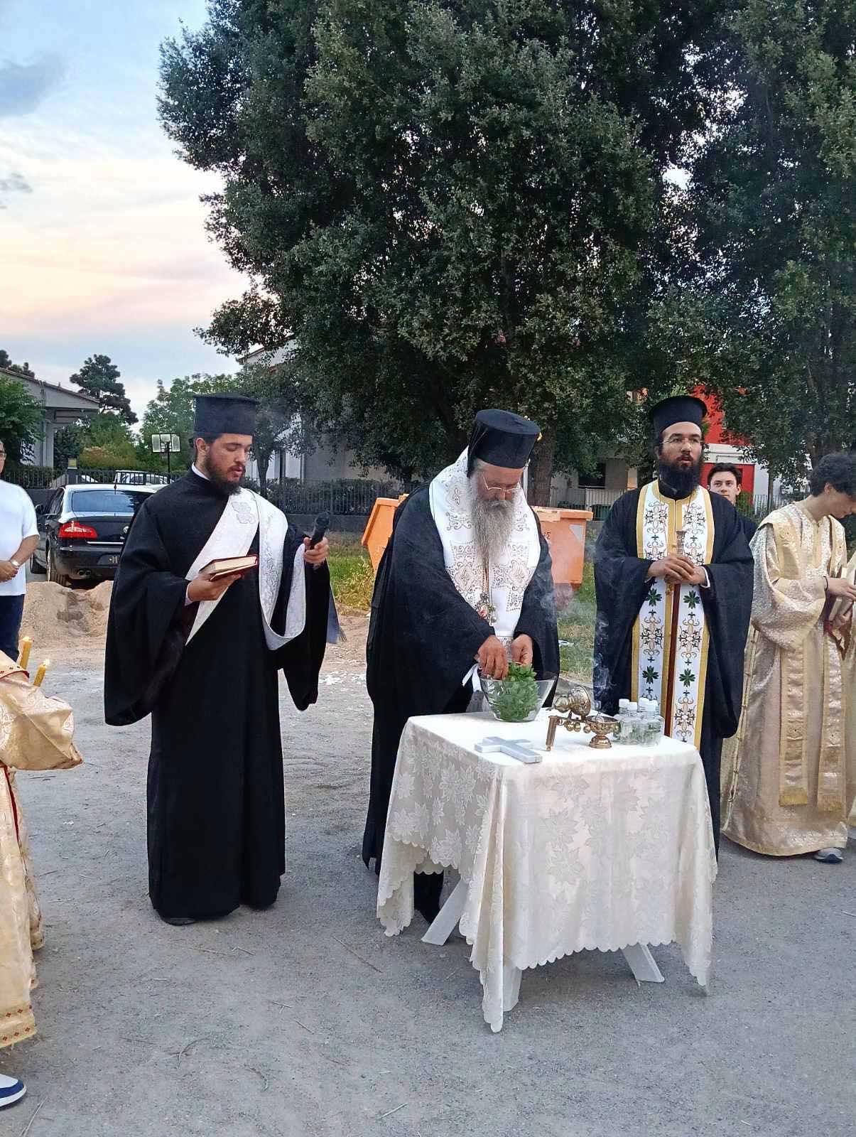 Θεμελιώθηκε το κωδωνοστάσιο του Αγίου Μελετίου στην Κατερίνη - μια φωτογραφία 3