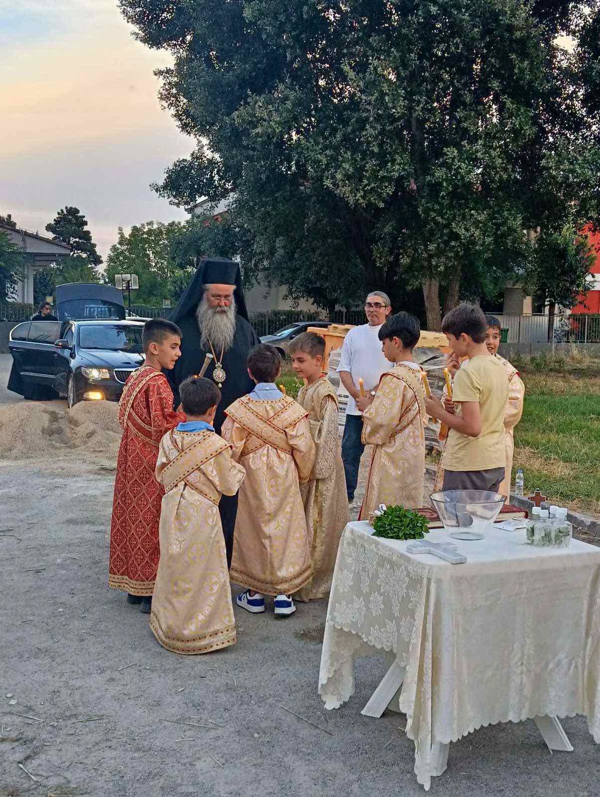 Θεμελιώθηκε το κωδωνοστάσιο του Αγίου Μελετίου στην Κατερίνη - μια φωτογραφία 4