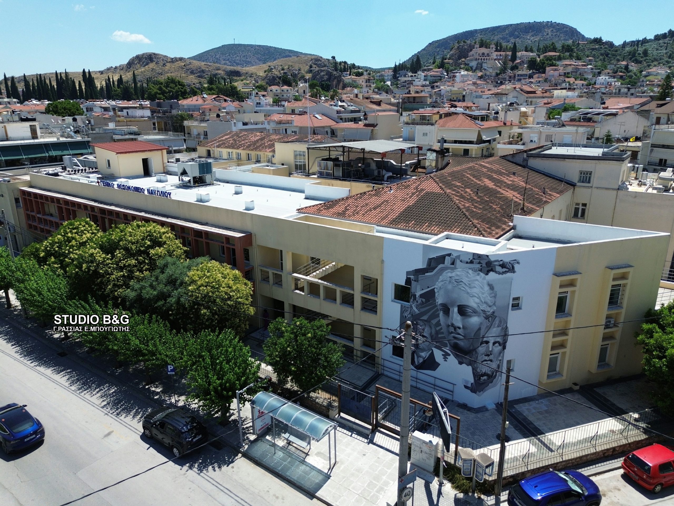 Τοιχογραφία με Ιπποκράτη και Καποδίστρια στο Νοσοκομείο Ναυπλίου - μια φωτογραφία 2