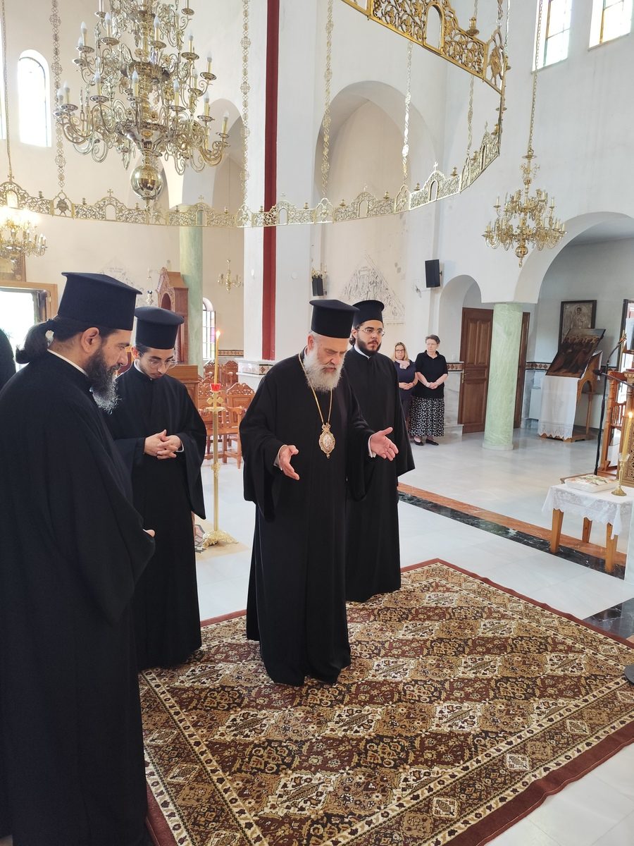 Θεία Λειτουργία από τον Μητρ. Τιμόθεο στην «Κόκκινη Εκκλησιά» Καρδίτσης - μια φωτογραφία 4