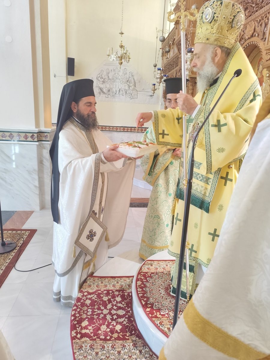 Θεία Λειτουργία από τον Μητρ. Τιμόθεο στην «Κόκκινη Εκκλησιά» Καρδίτσης - μια φωτογραφία 10
