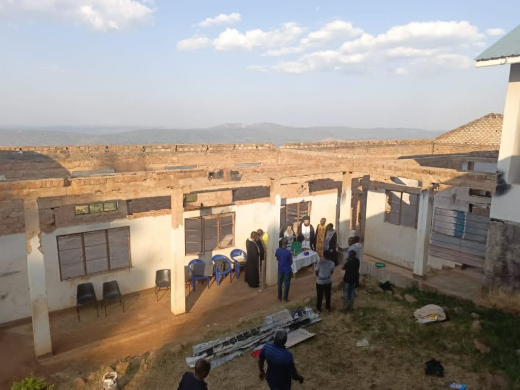 Αγιασμός για την αποκατάσταση του καμένου Οικοτροφείου στην Τανζανία - μια φωτογραφία 3