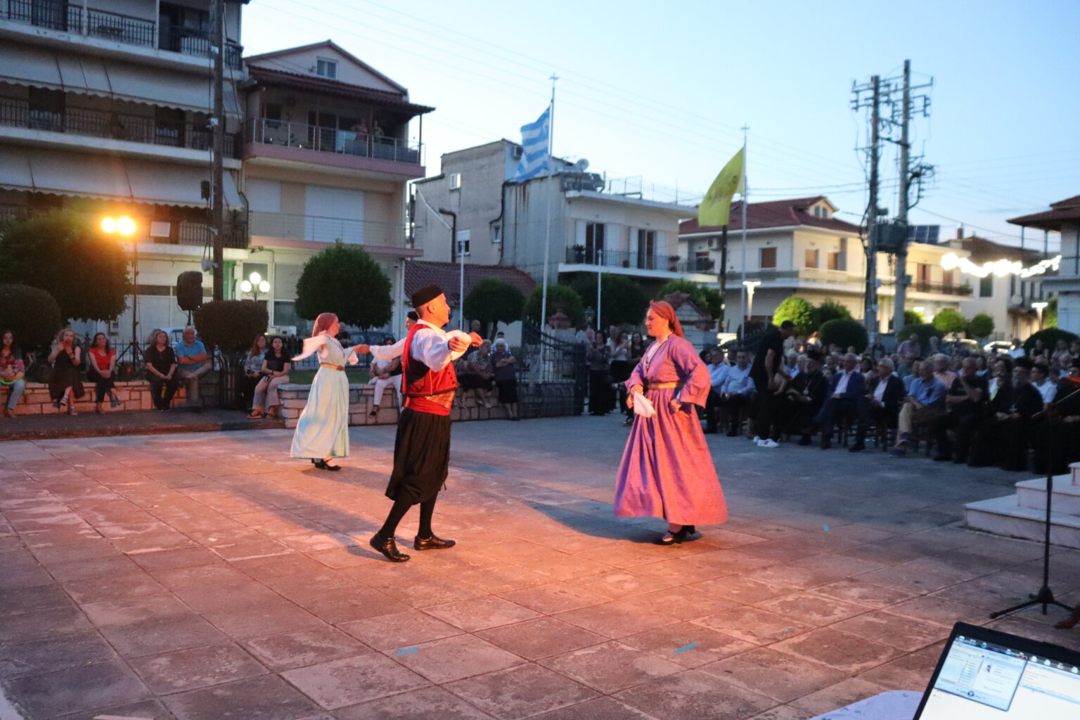 Παράσταση «Κύματα Μνήμης» στη Μεγαλόπολη από τη Μητρόπολη Γόρτυνος - μια φωτογραφία 3