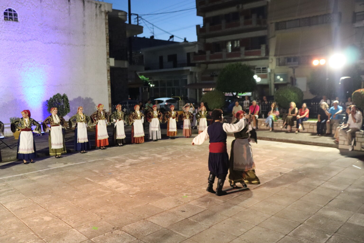 Παράσταση «Κύματα Μνήμης» στη Μεγαλόπολη από τη Μητρόπολη Γόρτυνος - μια φωτογραφία 4