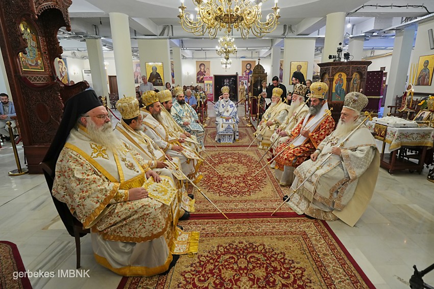 Πολυαρχιερατικό συλλείτουργο και μνημόσυνο στη Δοβρά Βεροίας - μια φωτογραφία 3