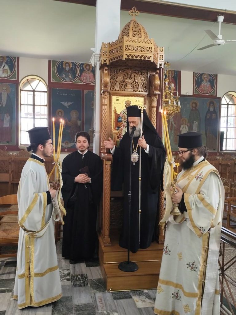 Ο Μητροπολίτης Τιμόθεος λειτούργησε στον Άγιο Νικόλαο Ματαράγκας - μια φωτογραφία 1