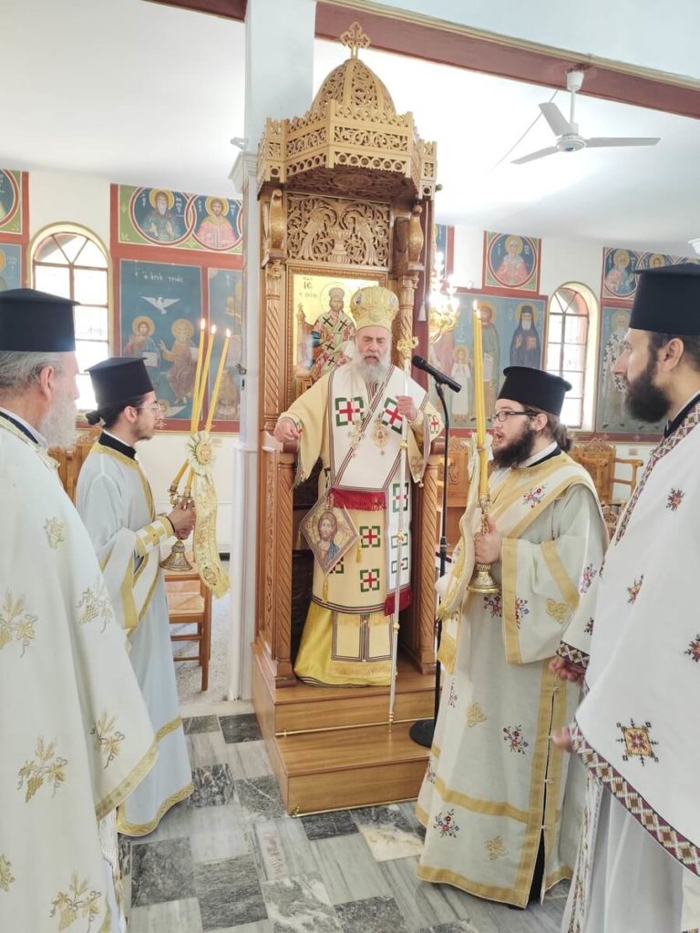 Ο Μητροπολίτης Τιμόθεος λειτούργησε στον Άγιο Νικόλαο Ματαράγκας - μια φωτογραφία 2