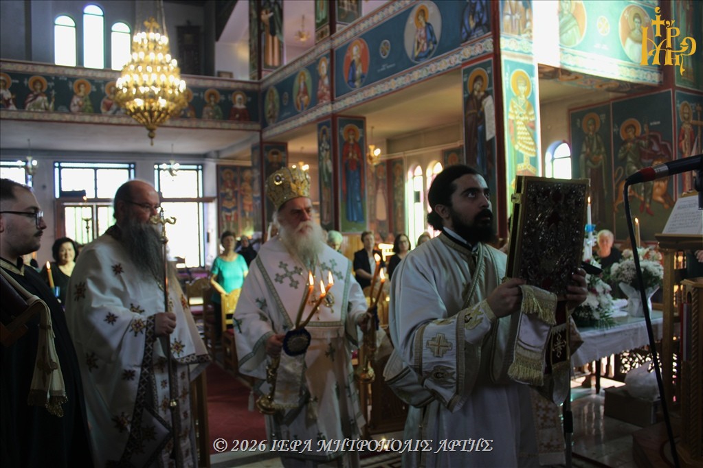 Θεία Λειτουργία του Μητροπολίτη Άρτης στο Κομμένο Άρτας - μια φωτογραφία 1