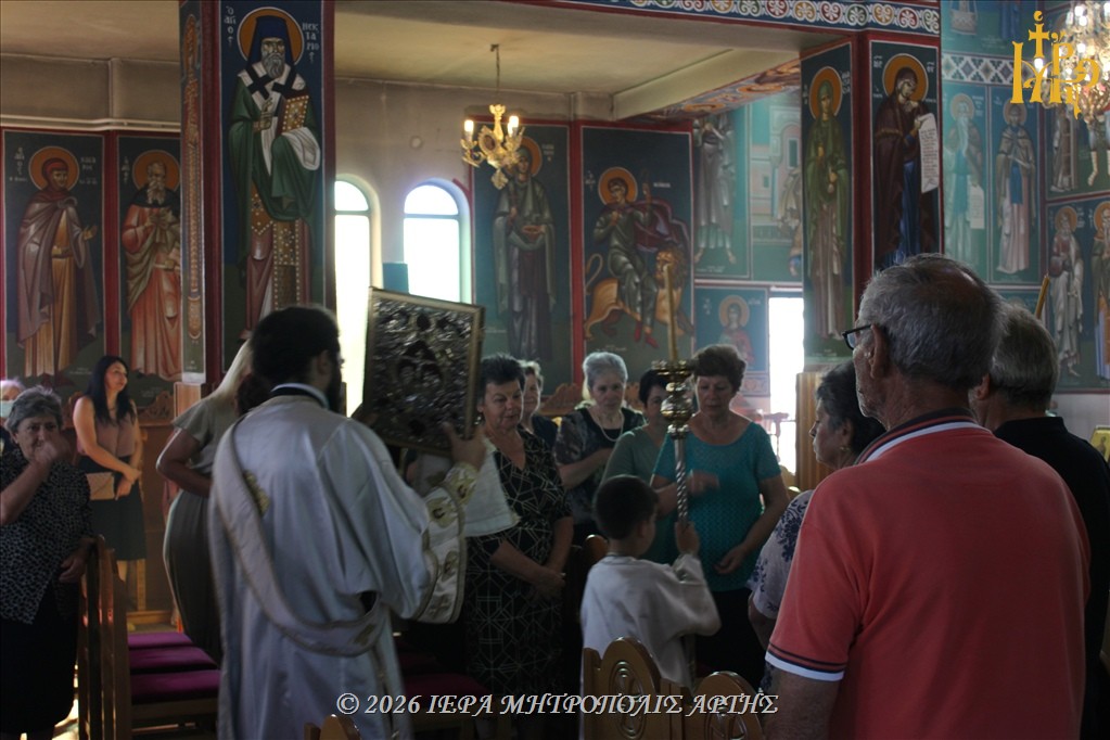 Θεία Λειτουργία του Μητροπολίτη Άρτης στο Κομμένο Άρτας - μια φωτογραφία 6