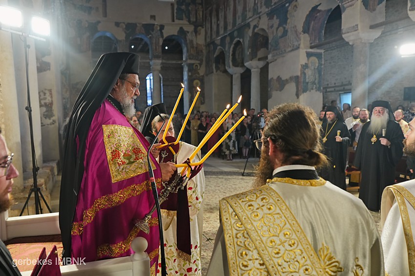 Πολυαρχιερατικός Εσπερινός στη Βέροια για την εορτή των Αποστόλων Πέτρου και Παύλου - μια φωτογραφία 2