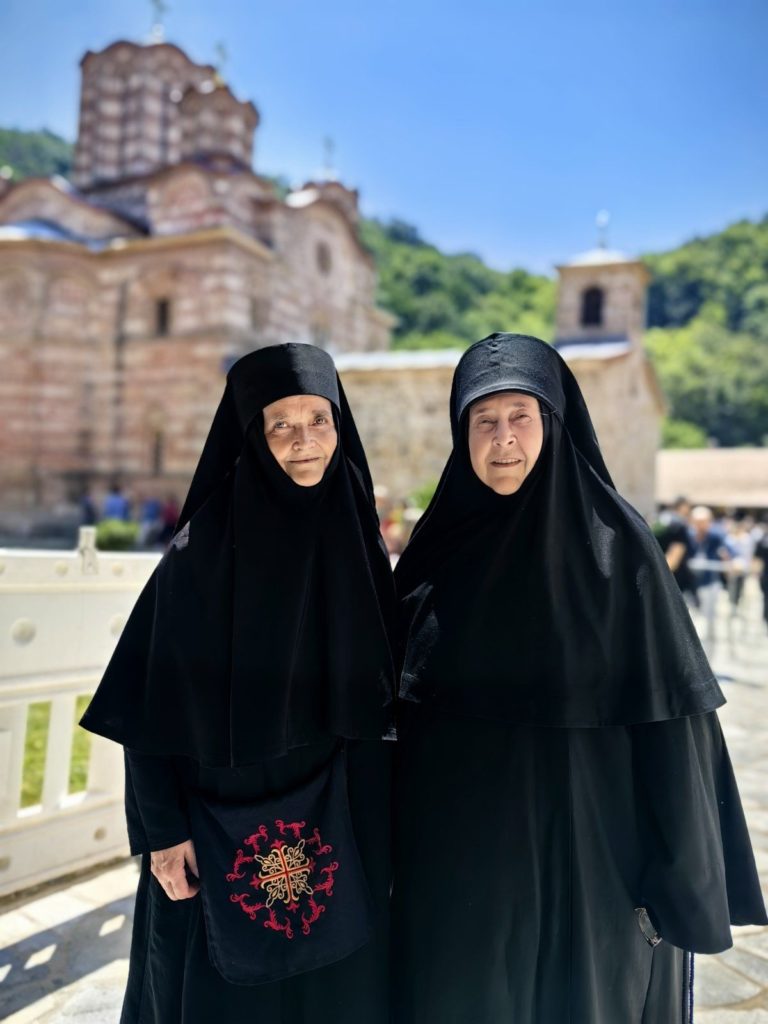 Ο Πατριάρχης Πορφύριος λειτούργησε στη Μονή Ραβάνιτσα - μια φωτογραφία 7
