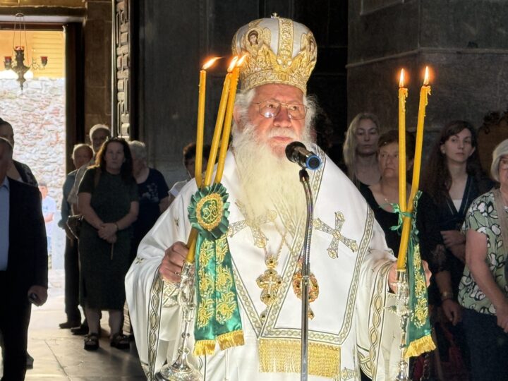 Αρχιερατική Θεία Λειτουργία για 18 χρόνια αρχιερατείας του Μητροπολίτη Θηβών - μια φωτογραφία 5