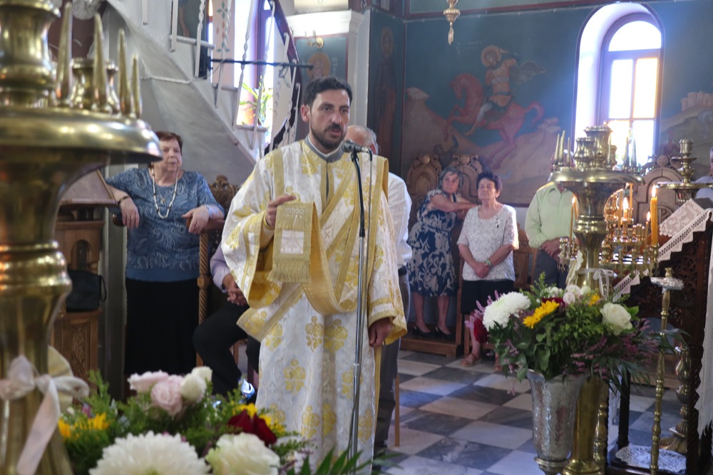 Ο Μητροπολίτης Σύρου Δωρόθεος ιερούργησε στη Δρυοπίδα Κύθνου - μια φωτογραφία 4