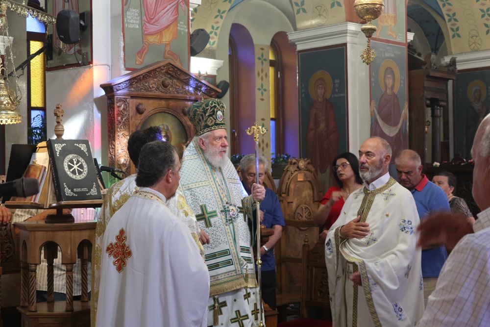 Ο Μητροπολίτης Σύρου Δωρόθεος ιερούργησε στη Δρυοπίδα Κύθνου - μια φωτογραφία 5