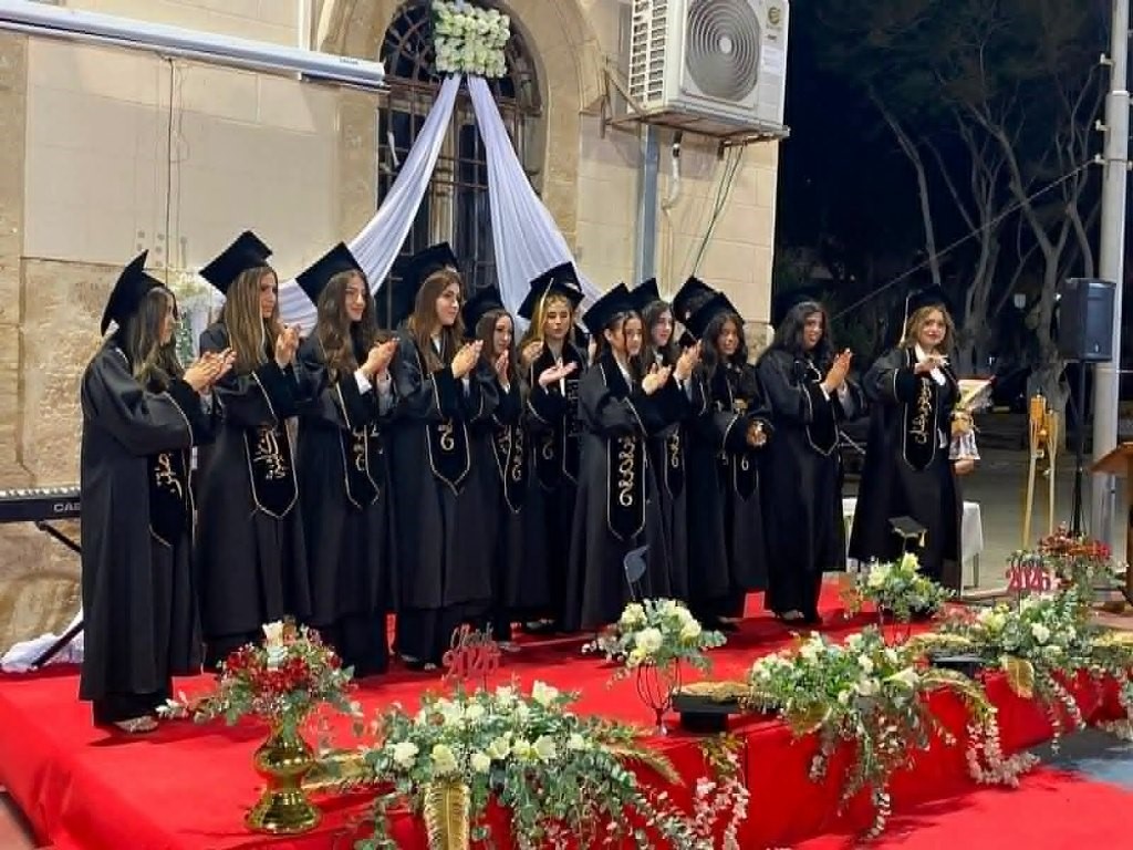 Αποφοίτησαν 12 μαθητές του Λυκείου του Πατριαρχείου Ιεροσολύμων στην Ιόππη - μια φωτογραφία 2