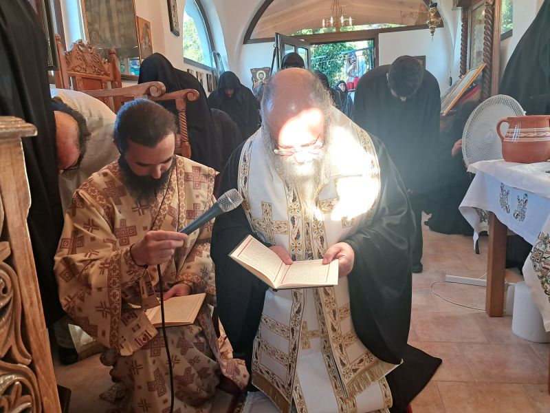 Εγκαινιάστηκε ναός του Οσίου Γεωργίου Καρσλίδη στο Λιβαδερό Δράμας - μια φωτογραφία 2
