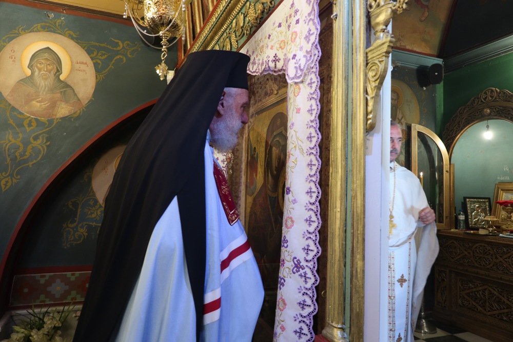 Ο Μητροπολίτης Σύρου λειτούργησε στην Παναγία Κανάλα της Κύθνου - μια φωτογραφία 2